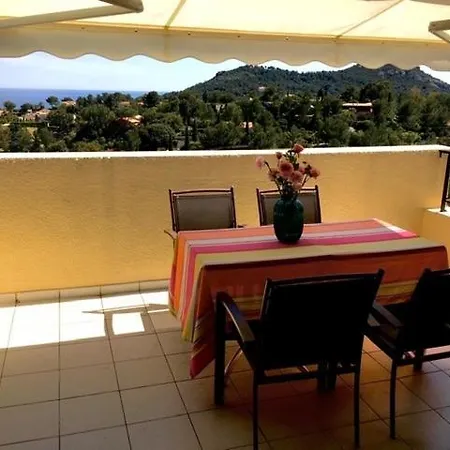 Trois Pieces Vue Mer Et Piscines Apartamento *